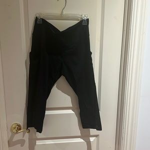 Cropped black Lululemon leggings